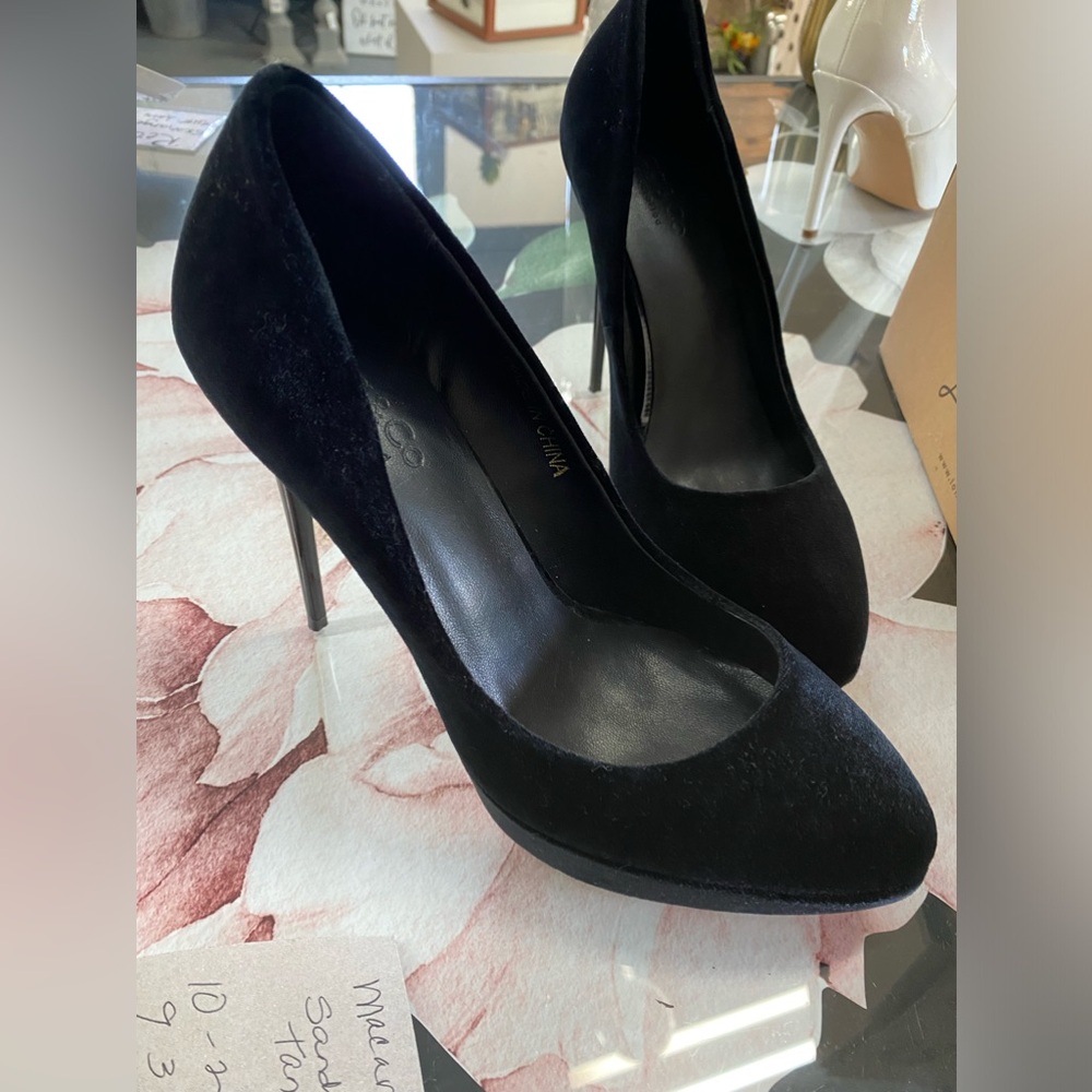 Black Velvet Heel
